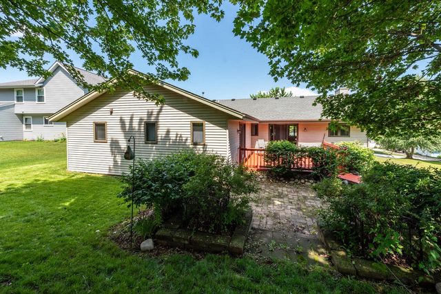 214 Stewart Hill DRIVE, Waukesha, WI 53188