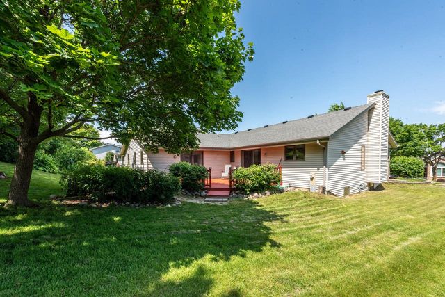 214 Stewart Hill DRIVE, Waukesha, WI 53188