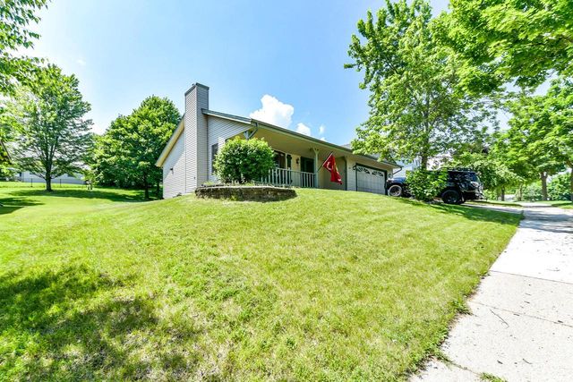 214 Stewart Hill DRIVE, Waukesha, WI 53188