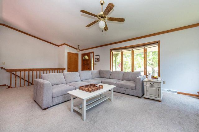 214 Stewart Hill DRIVE, Waukesha, WI 53188