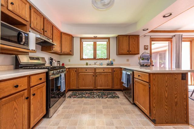 214 Stewart Hill DRIVE, Waukesha, WI 53188