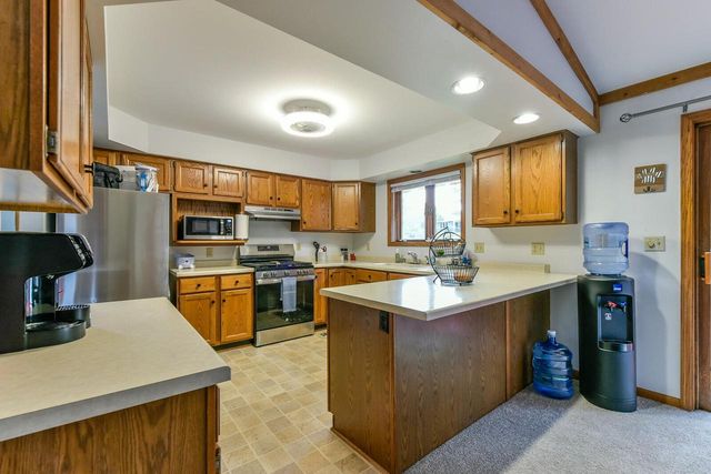 214 Stewart Hill DRIVE, Waukesha, WI 53188
