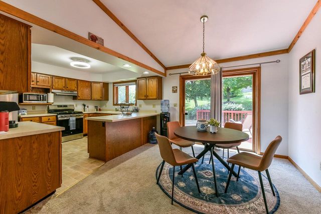 214 Stewart Hill DRIVE, Waukesha, WI 53188