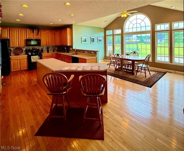 37663 Stoney Lake Drive, North Ridgeville, OH 44039