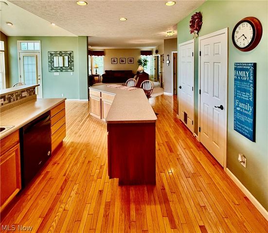 37663 Stoney Lake Drive, North Ridgeville, OH 44039