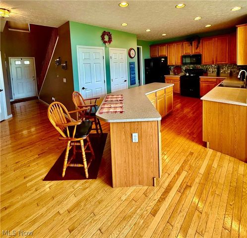 37663 Stoney Lake Drive, North Ridgeville, OH 44039