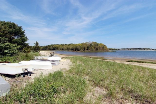 29 Wenonah Rd, Wareham, MA 02532