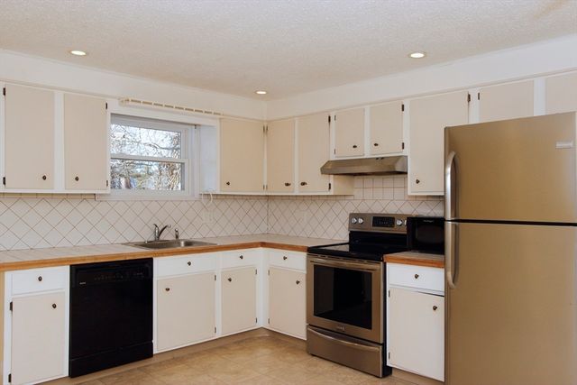 29 Wenonah Rd, Wareham, MA 02532