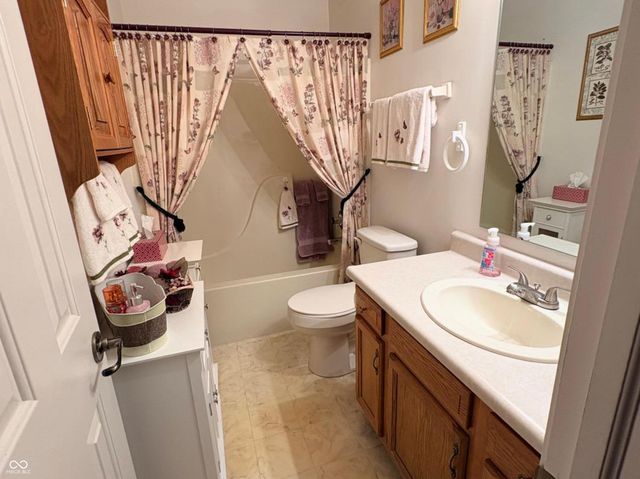 890 Millbrook Drive, Avon, IN 46123