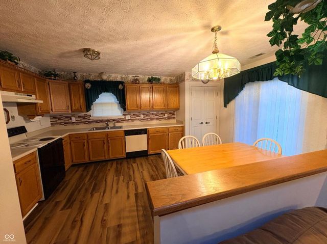 890 Millbrook Drive, Avon, IN 46123
