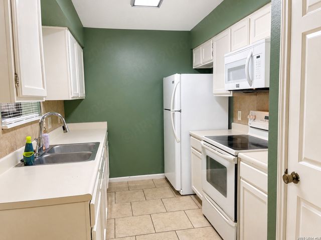 10955 Wurzbach Rd Apt 202, San Antonio, TX 78230