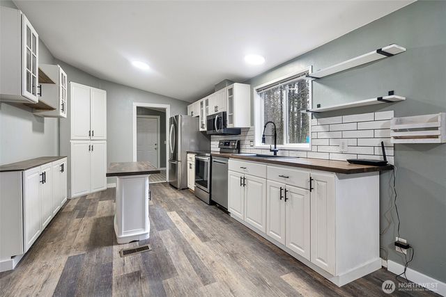 13942 169th Avenue SE, Rainier, WA 98576