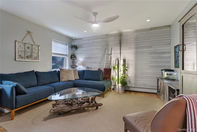 180 Beach 101 St 3A, Rockaway Park, NY 11694