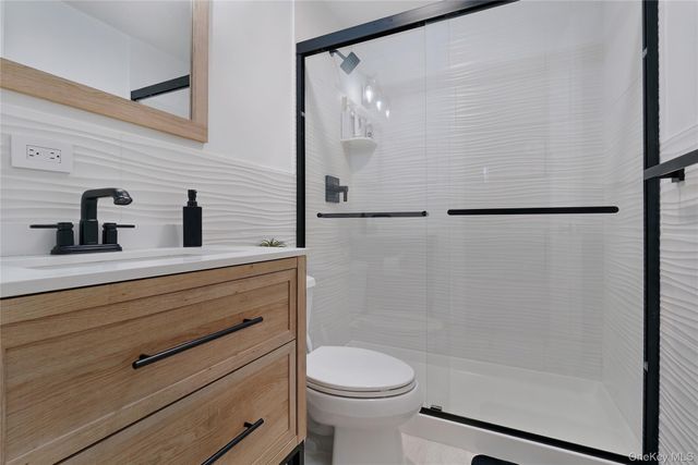 180 Beach 101 St 3A, Rockaway Park, NY 11694