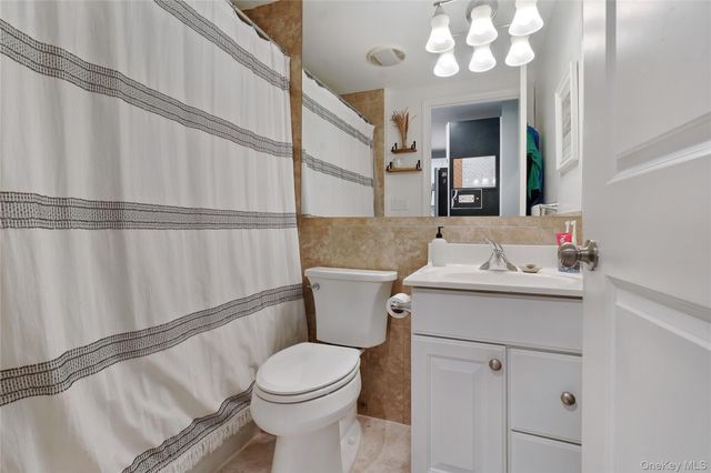 180 Beach 101 St 3A, Rockaway Park, NY 11694