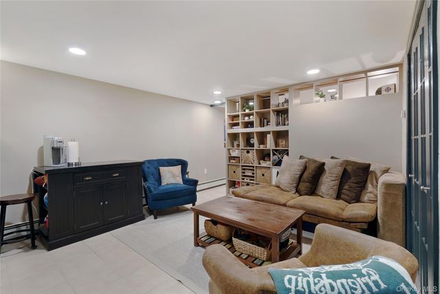 180 Beach 101 St 3A, Rockaway Park, NY 11694
