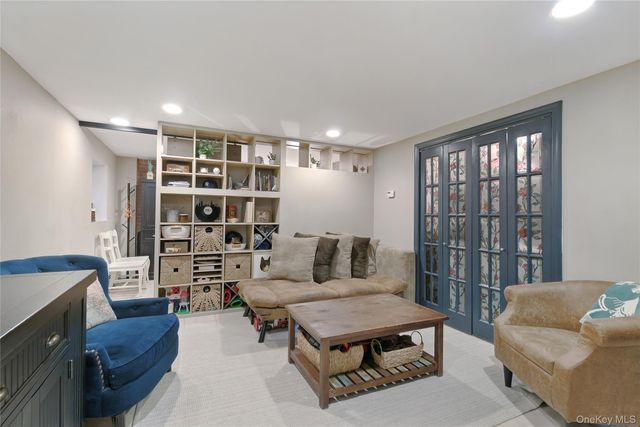 180 Beach 101 St 3A, Rockaway Park, NY 11694