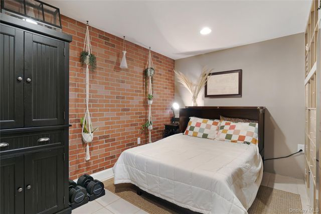 180 Beach 101 St 3A, Rockaway Park, NY 11694