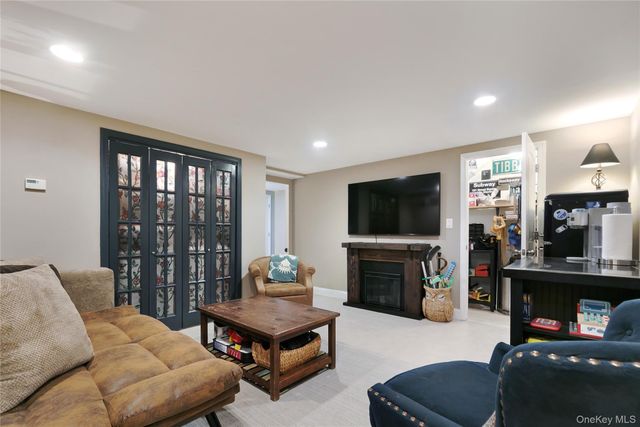 180 Beach 101 St 3A, Rockaway Park, NY 11694
