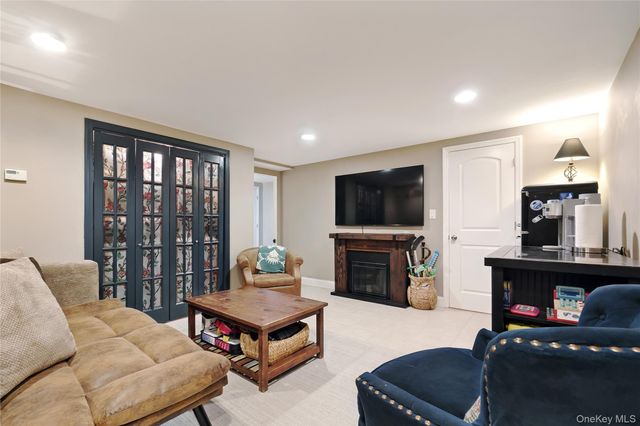 180 Beach 101 St 3A, Rockaway Park, NY 11694