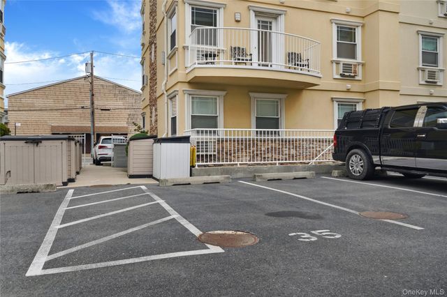 180 Beach 101 St 3A, Rockaway Park, NY 11694