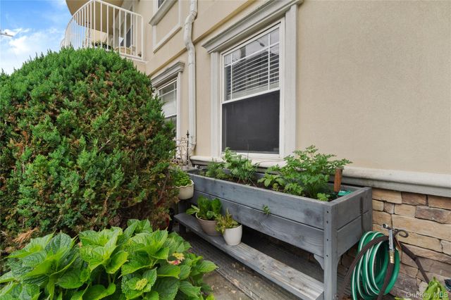 180 Beach 101 St 3A, Rockaway Park, NY 11694