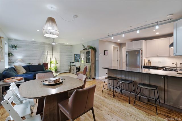 180 Beach 101 St 3A, Rockaway Park, NY 11694