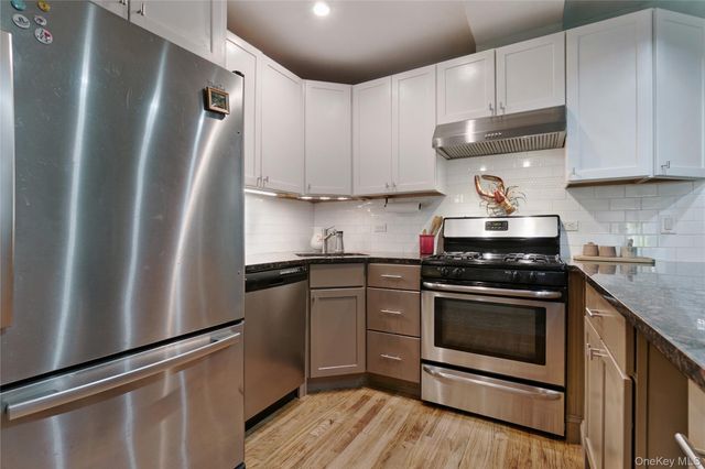 180 Beach 101 St 3A, Rockaway Park, NY 11694