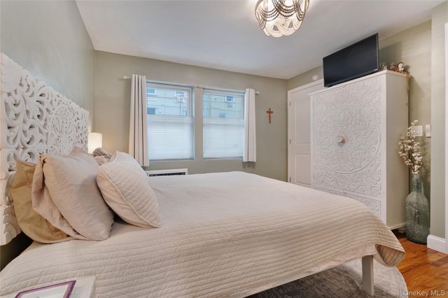 180 Beach 101 St 3A, Rockaway Park, NY 11694