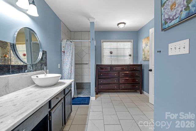 2133 Highland View Lane, Charlotte, NC 28214