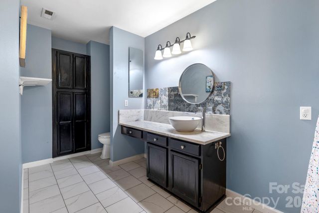 2133 Highland View Lane, Charlotte, NC 28214