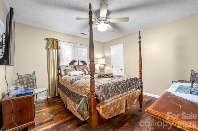 2133 Highland View Lane, Charlotte, NC 28214
