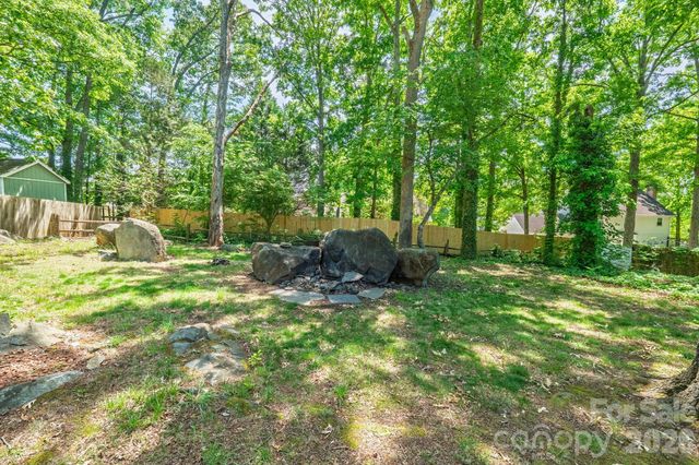 2133 Highland View Lane, Charlotte, NC 28214
