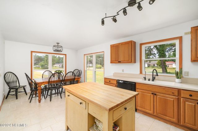 335 Country Club Lane, Newport, NC 28570