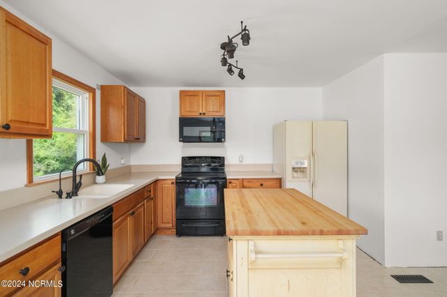 335 Country Club Lane, Newport, NC 28570