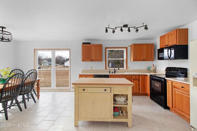 335 Country Club Lane, Newport, NC 28570