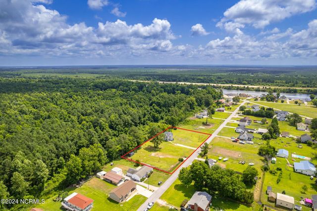 335 Country Club Lane, Newport, NC 28570