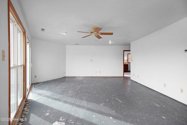 335 Country Club Lane, Newport, NC 28570