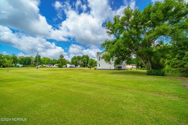 335 Country Club Lane, Newport, NC 28570