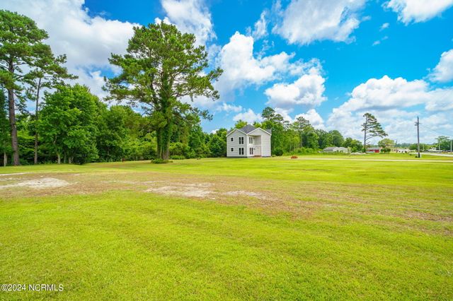 335 Country Club Lane, Newport, NC 28570