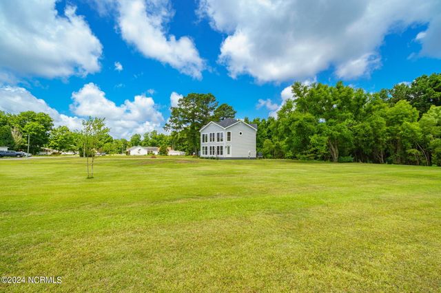 335 Country Club Lane, Newport, NC 28570