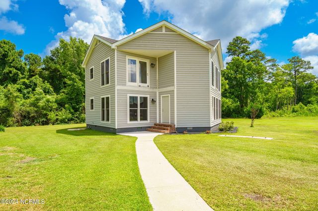 335 Country Club Lane, Newport, NC 28570