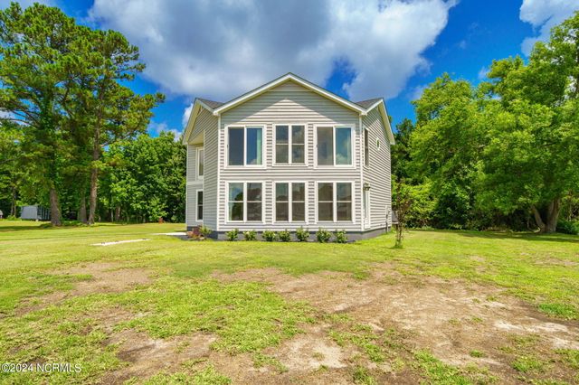 335 Country Club Lane, Newport, NC 28570