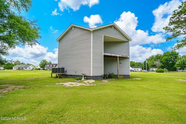 335 Country Club Lane, Newport, NC 28570