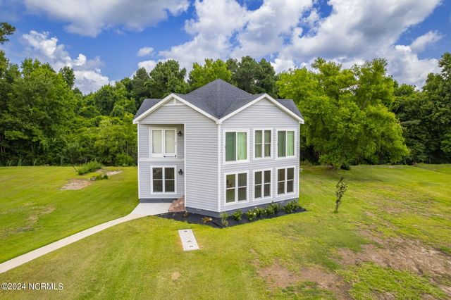 335 Country Club Lane, Newport, NC 28570