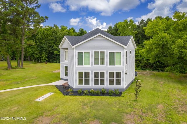 335 Country Club Lane, Newport, NC 28570