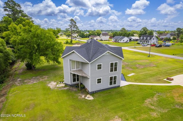 335 Country Club Lane, Newport, NC 28570