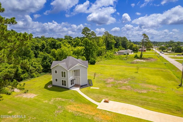 335 Country Club Lane, Newport, NC 28570