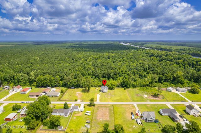 335 Country Club Lane, Newport, NC 28570