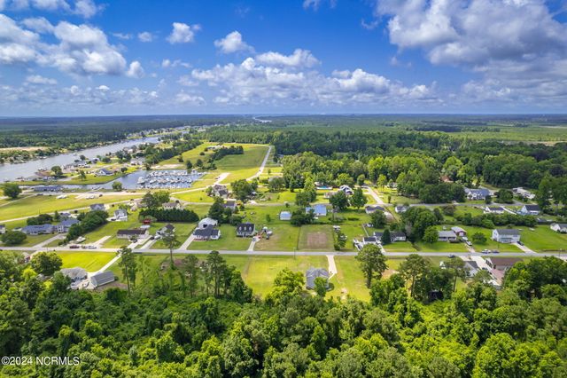 335 Country Club Lane, Newport, NC 28570